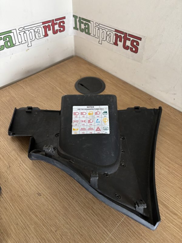 Fuse box cover - 152503000 - Alfa Romeo 156 **used part**