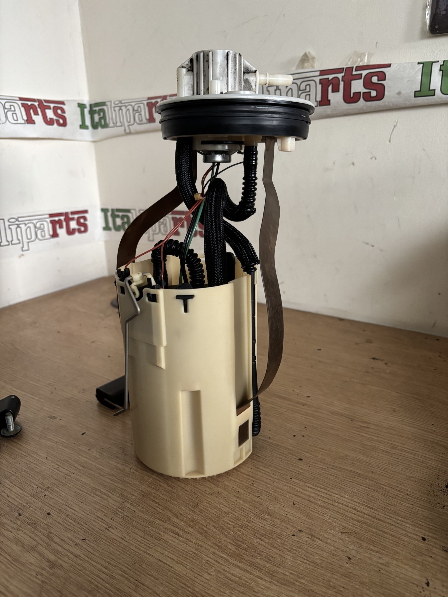 Fuel pump no ring - 60629694 Bosch 0580 313 020 - Alfa Romeo 166 **used part**