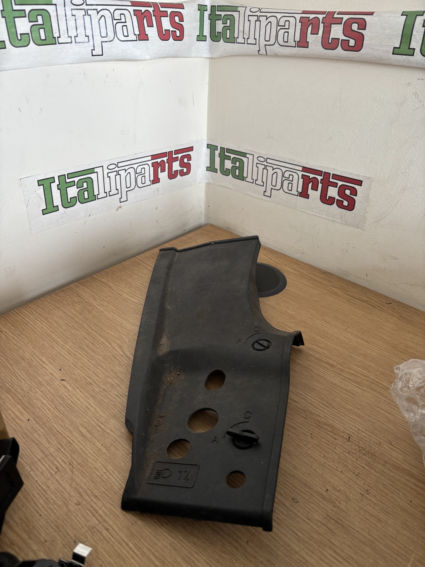 Engine bay trim - 156016466 - Alfa Romeo 166 **used part one clip incomplete**