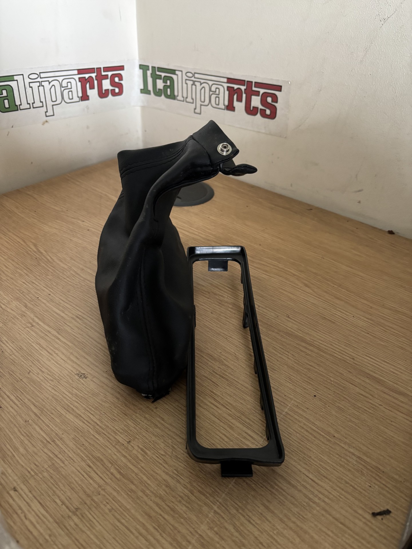 Handbrake gaiter black with frame - 156021719 - Alfa Romeo 166 **used part**