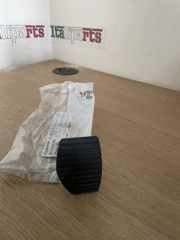 Clutch pedal rubber - 2130.26 - Citroen Peugeot