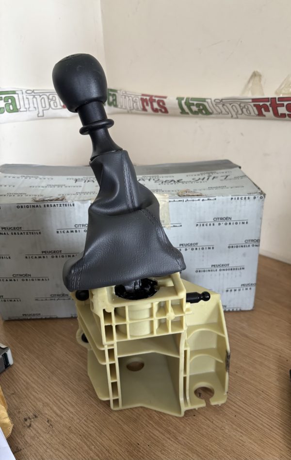 Gear stick 5 speed and base - 2400Q4 - Fiat Ducato 2002-2006 genuine Citroen Peugeot part