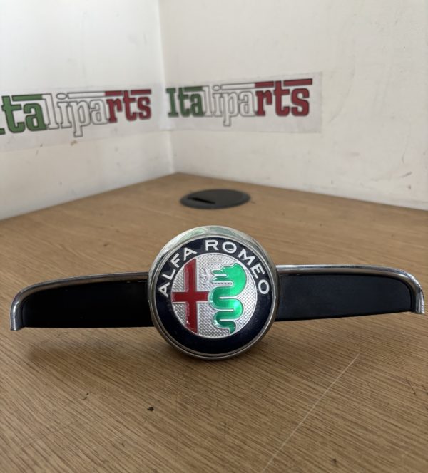 Grille plinth with badge - 156067471 - Alfa Romeo Brera Spider **used part stick on badge**
