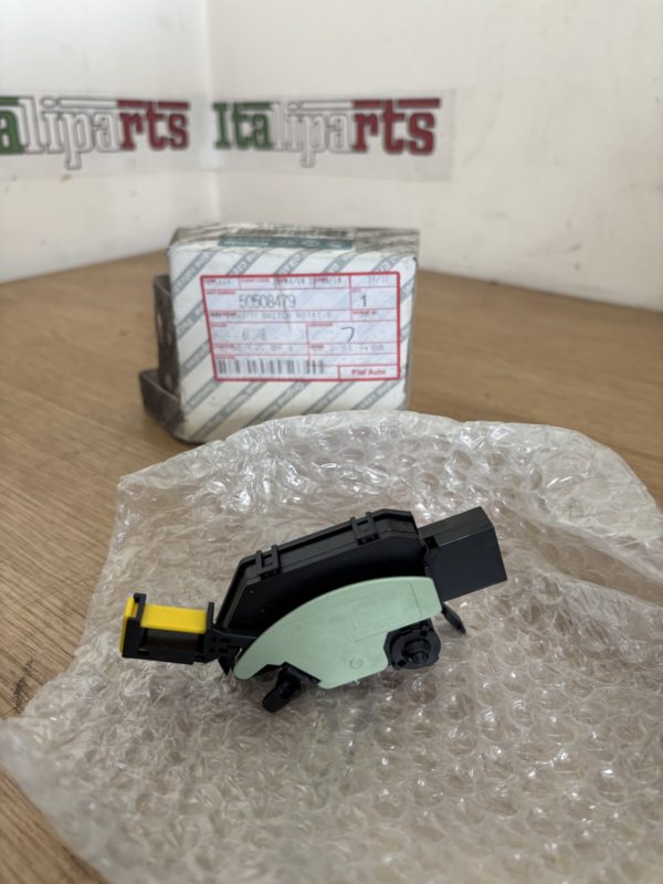 Clutch pedal switch without stop start - 50508479 - Alfa Romeo Giulietta MiTo & Fiat Grande Punto