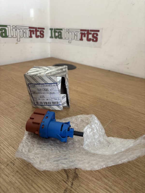 Brake light switch - 50512681 - Alfa Romeo 159 Brera Spider Giulietta MiTo 4C & 500 2007 on Panda II Grande Punto II Bravo II Ducato III
