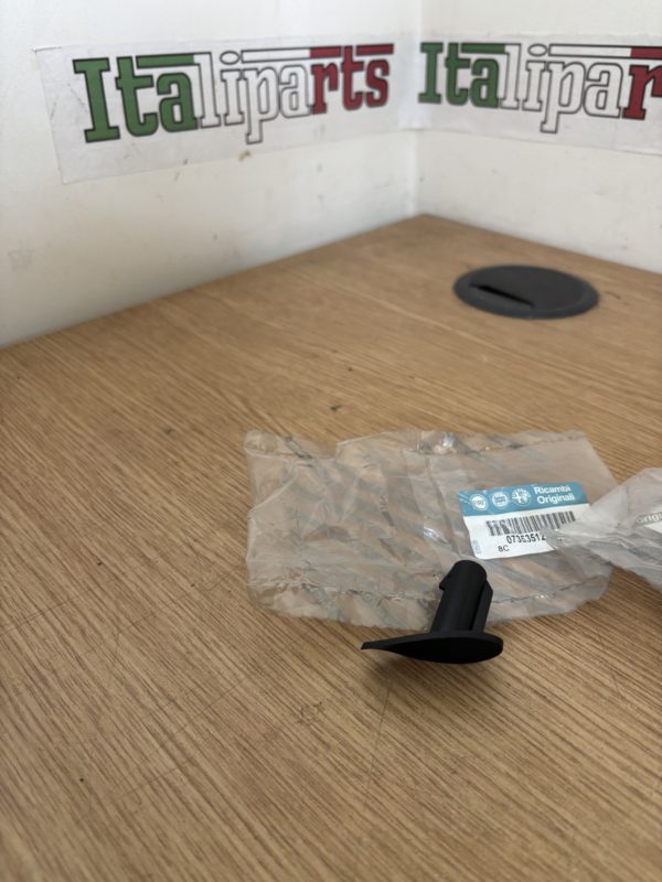 Plug for interior door - 735351270 - Alfa Romeo 147 GT