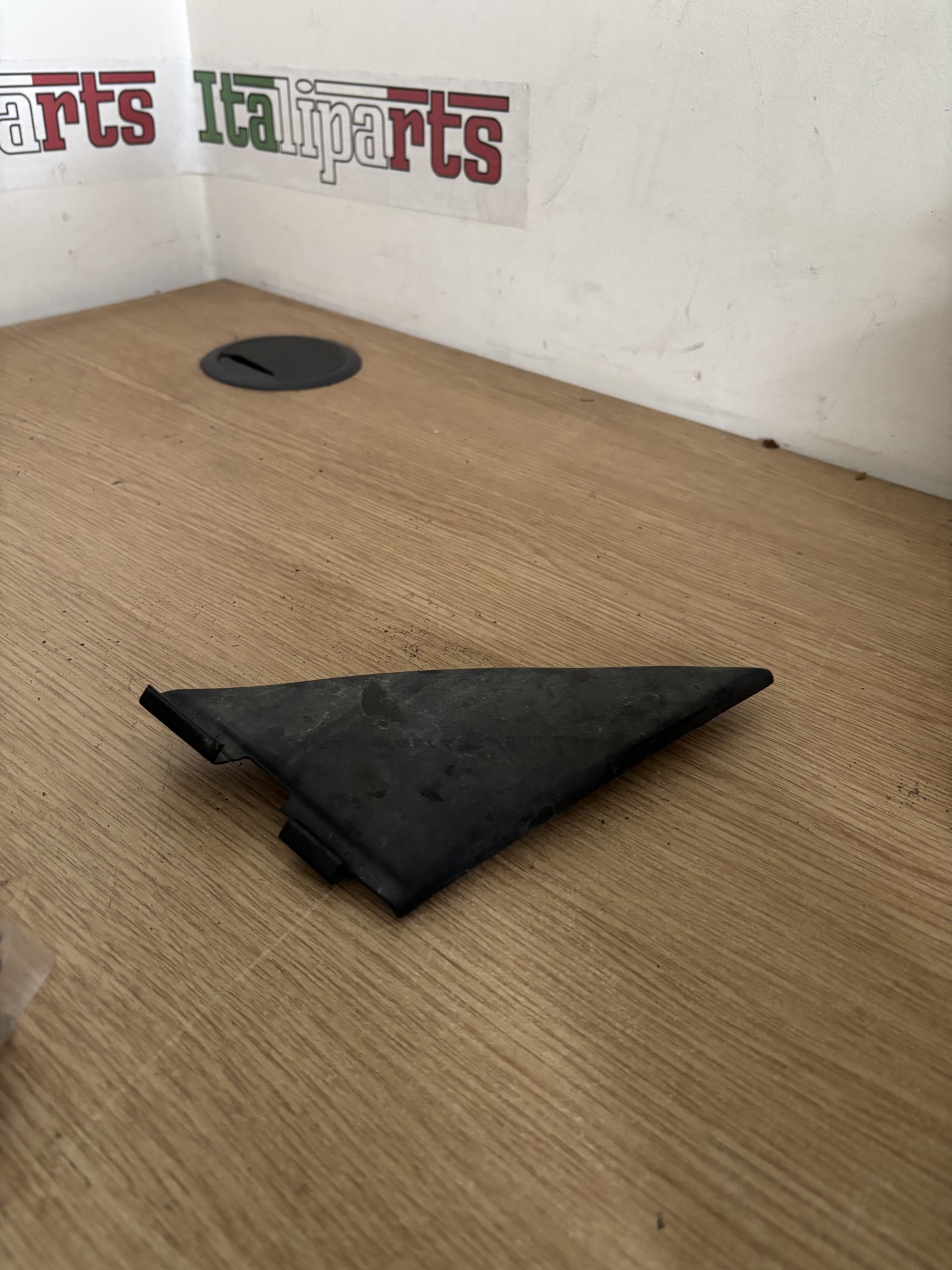 Trim - 162007527200 60741980 - Alfa Romeo 90 **used part**