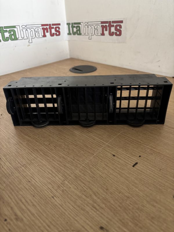 Centre vent - 220331 - Alfa Romeo 90 **used part**