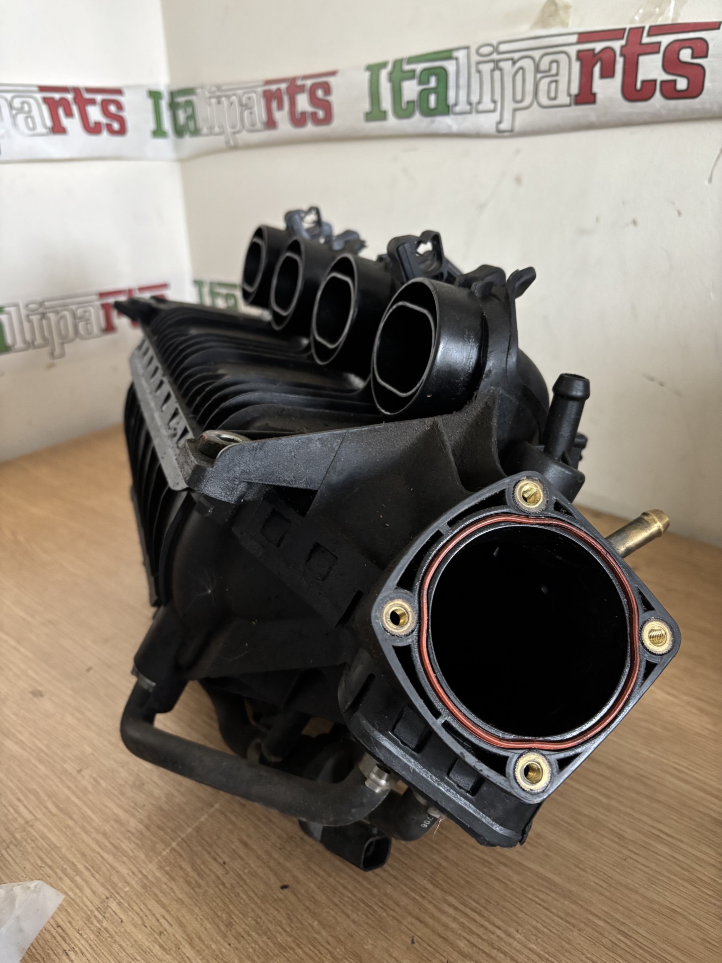 Intake manifold - 60661580 - Alfa Romeo 145 145 147 155 156 166 GT GTV Spider 1.8/2.0 TS **used part**