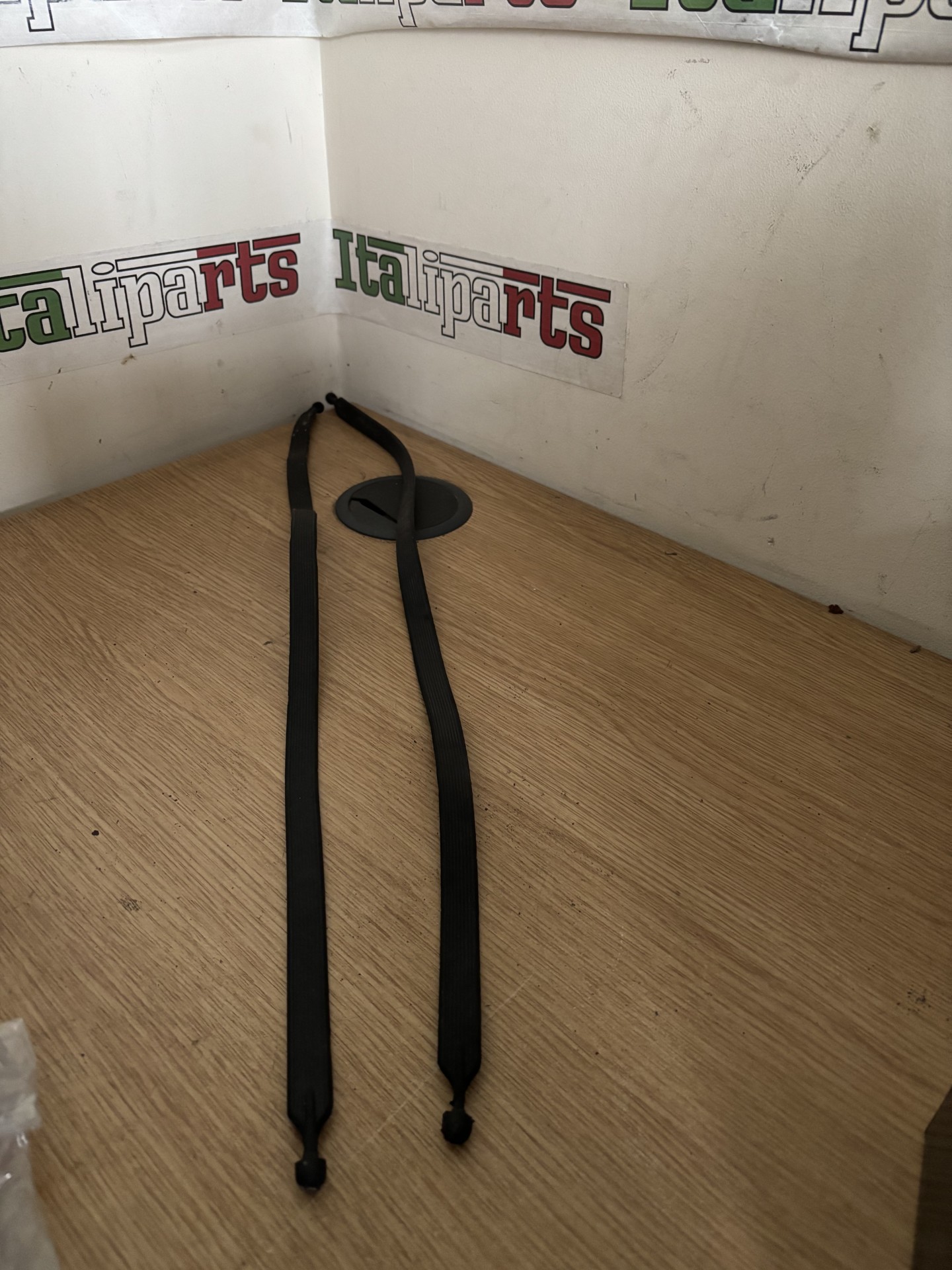 Boot load strap pair - B456 - Alfa Romeo 166 **used parts**
