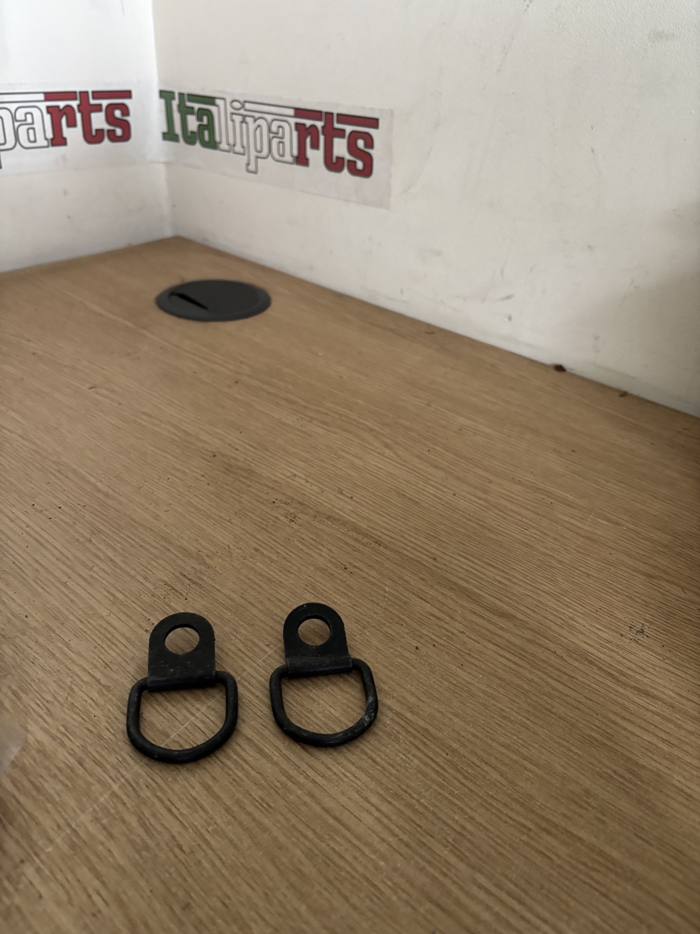 Tie down hook pair for boot - Alfa Romeo 166 **used parts**