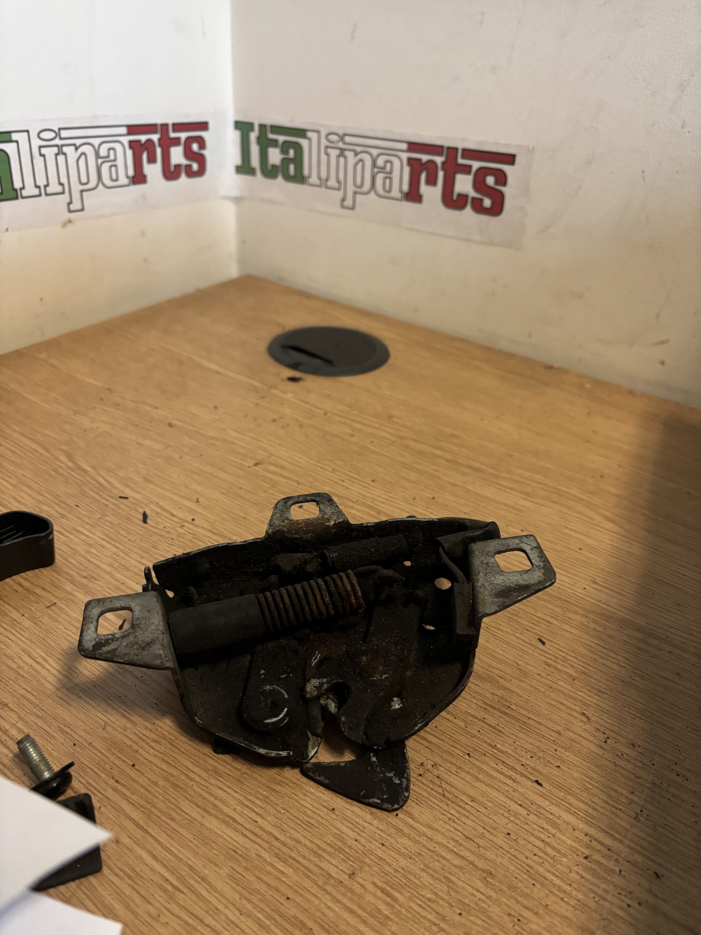 Bonnet lock - Alfa Romeo 166 **used part**