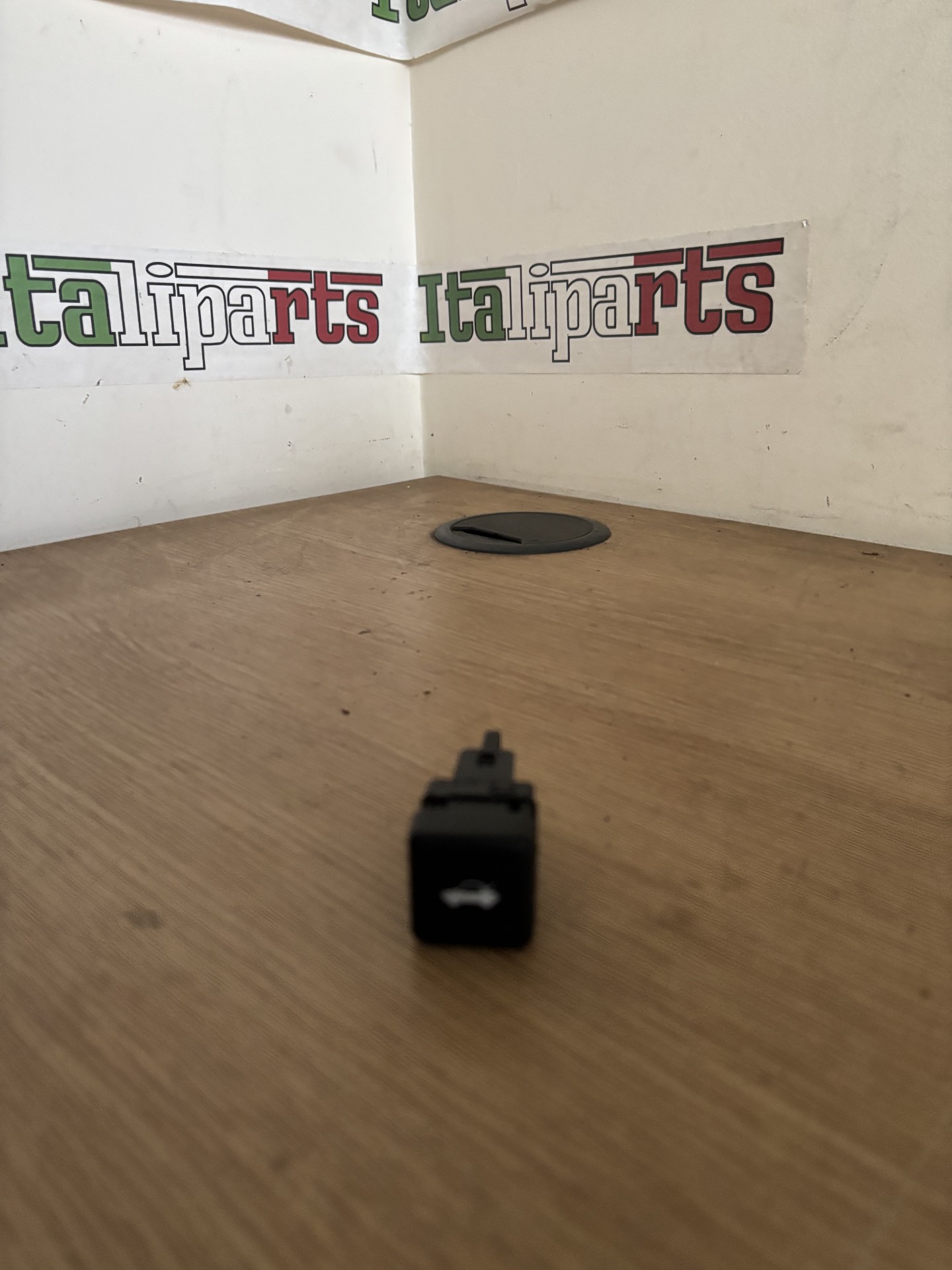 Glove box boot release button - Alfa Romeo 166 **used part**