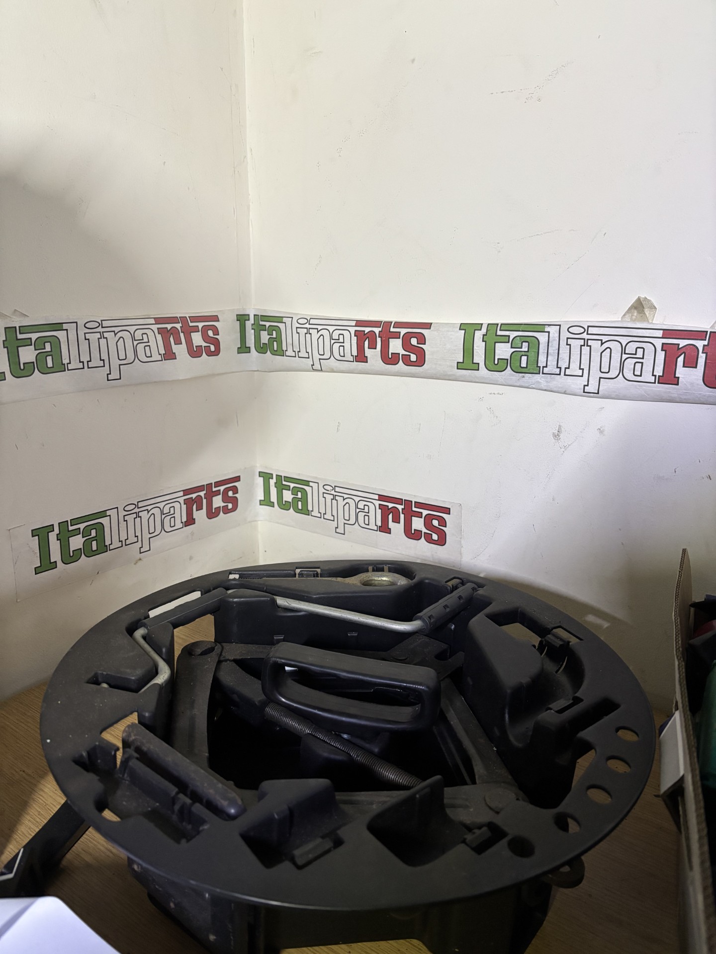 Tool kit - 60622205 - Alfa Romeo 147 156 GT **used part incomplete**