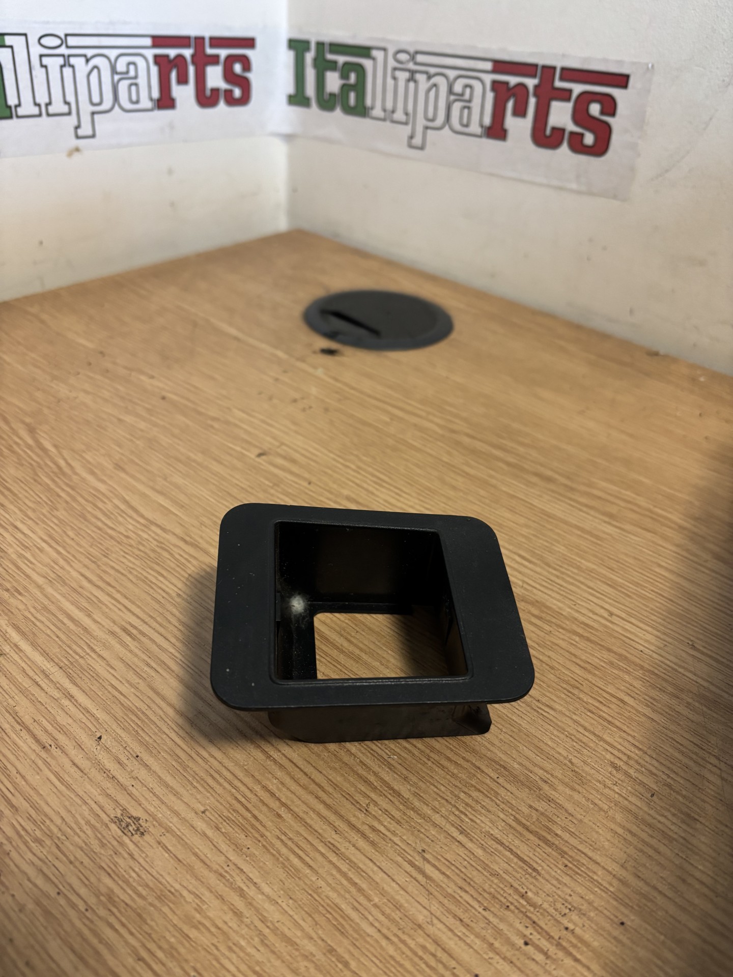 Vent surround - 1128319 - Alfa Romeo 90 **used part**