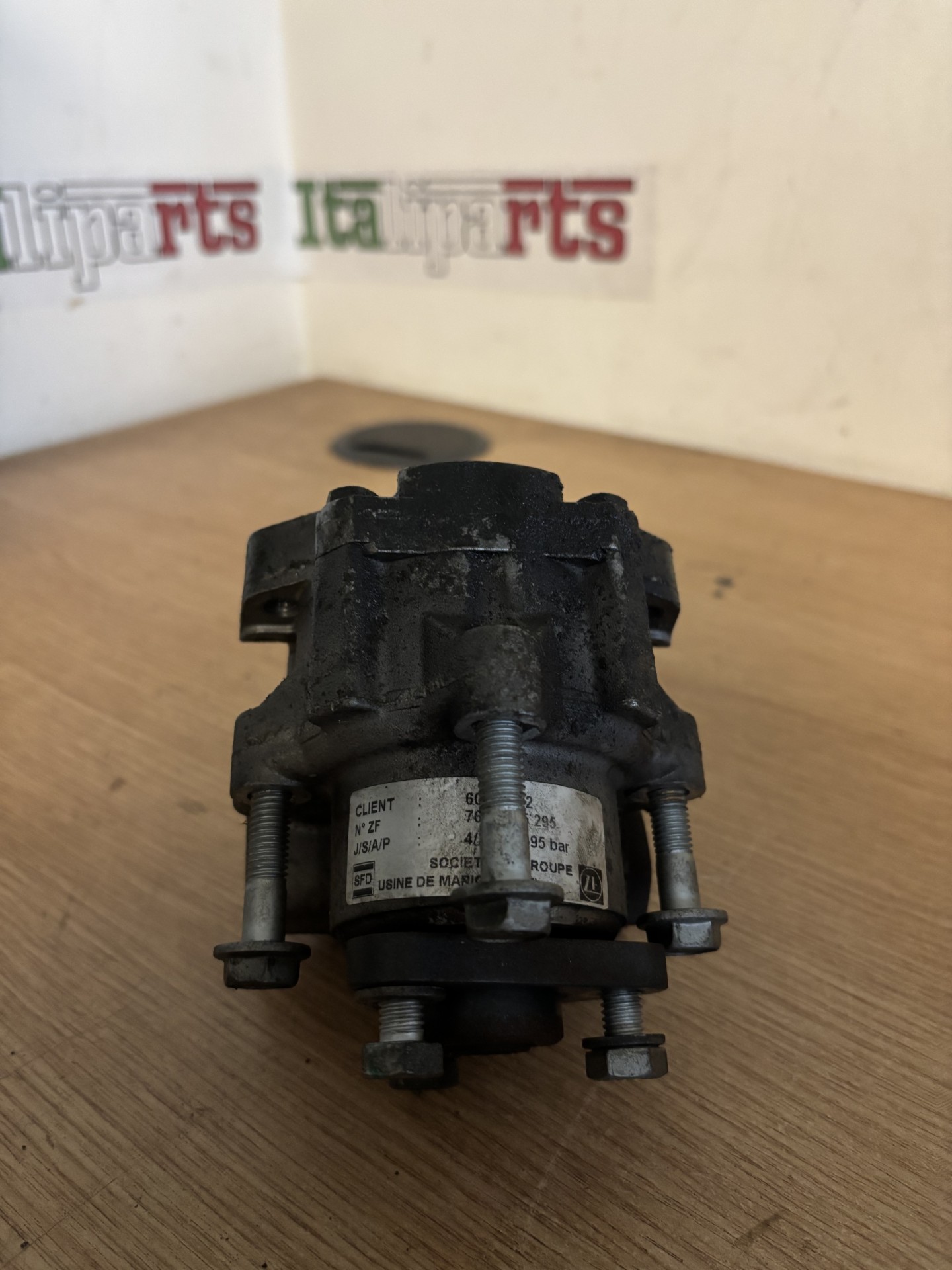 Power steering pump - 60665522 - Alfa Romeo 156 GTV Spider 166 TS **used part**