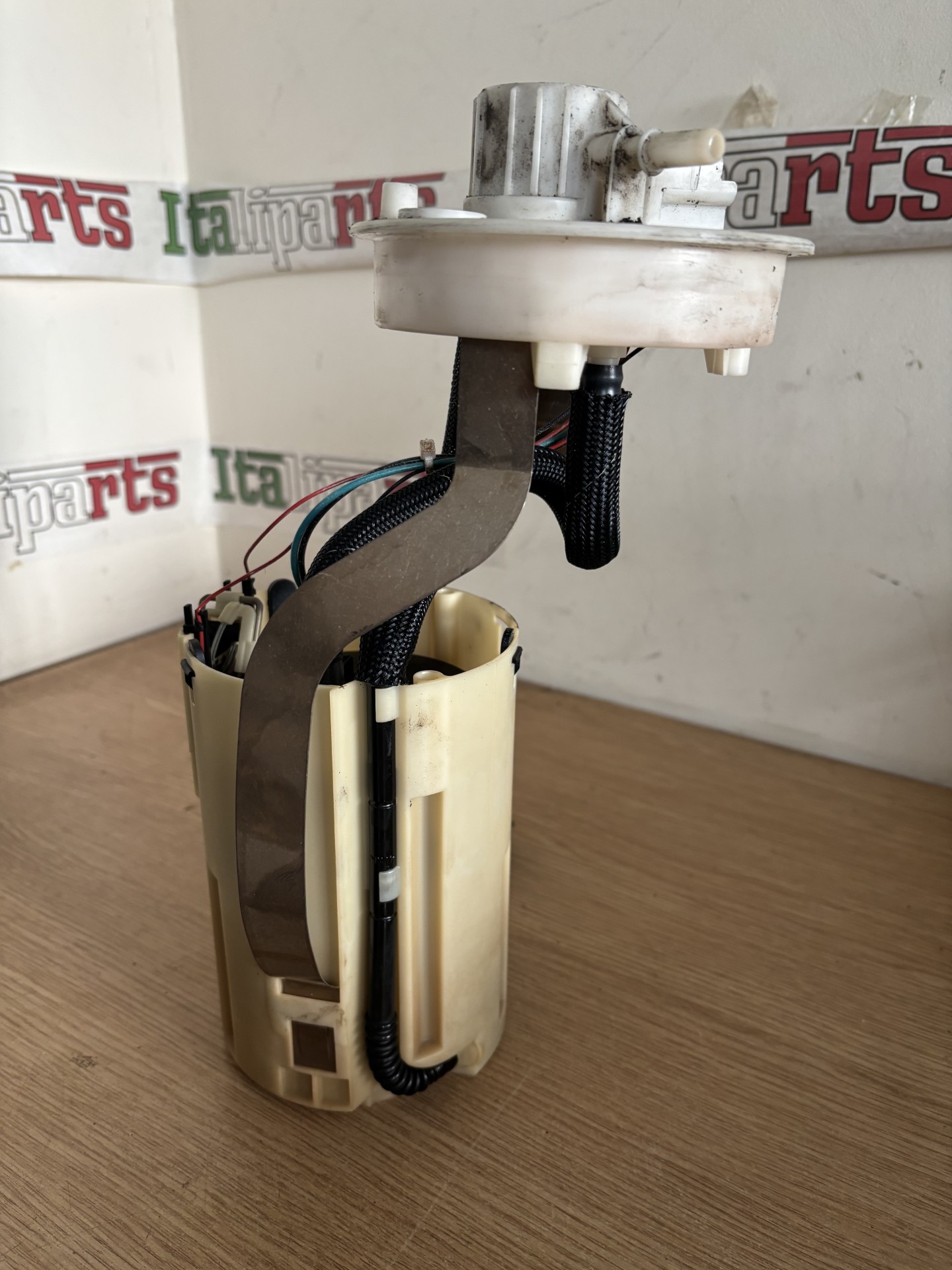 Fuel pump no ring - 60670832 - Alfa Romeo 166 **used part**