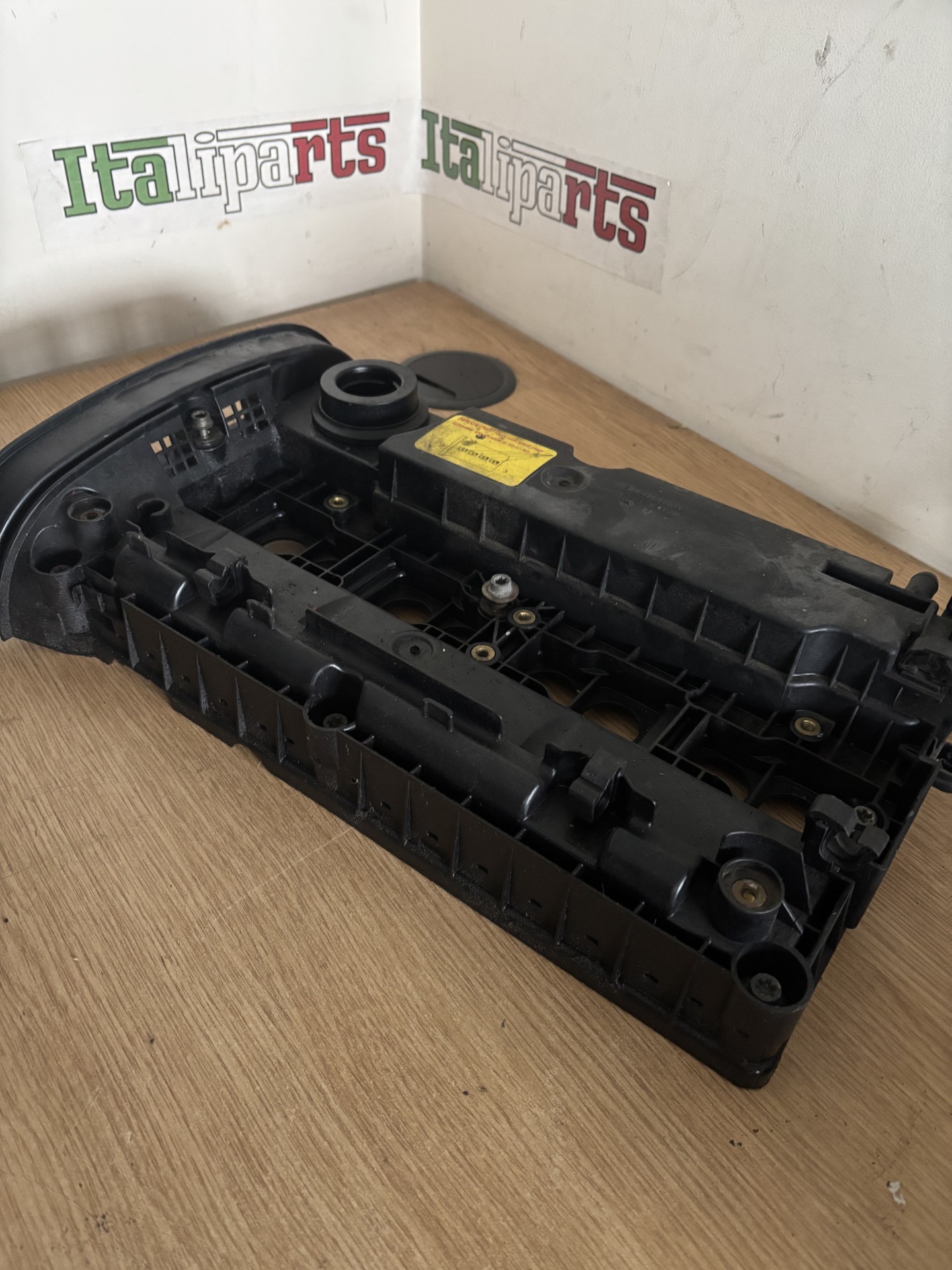 Cam cover no oil cap - Bosch 0280 620 526 - Alfa Romeo 147 156 GT GTV Spider 166 **used part**