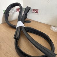 Tailgate seal - 51713027 - Alfa Romeo 147 **used part**