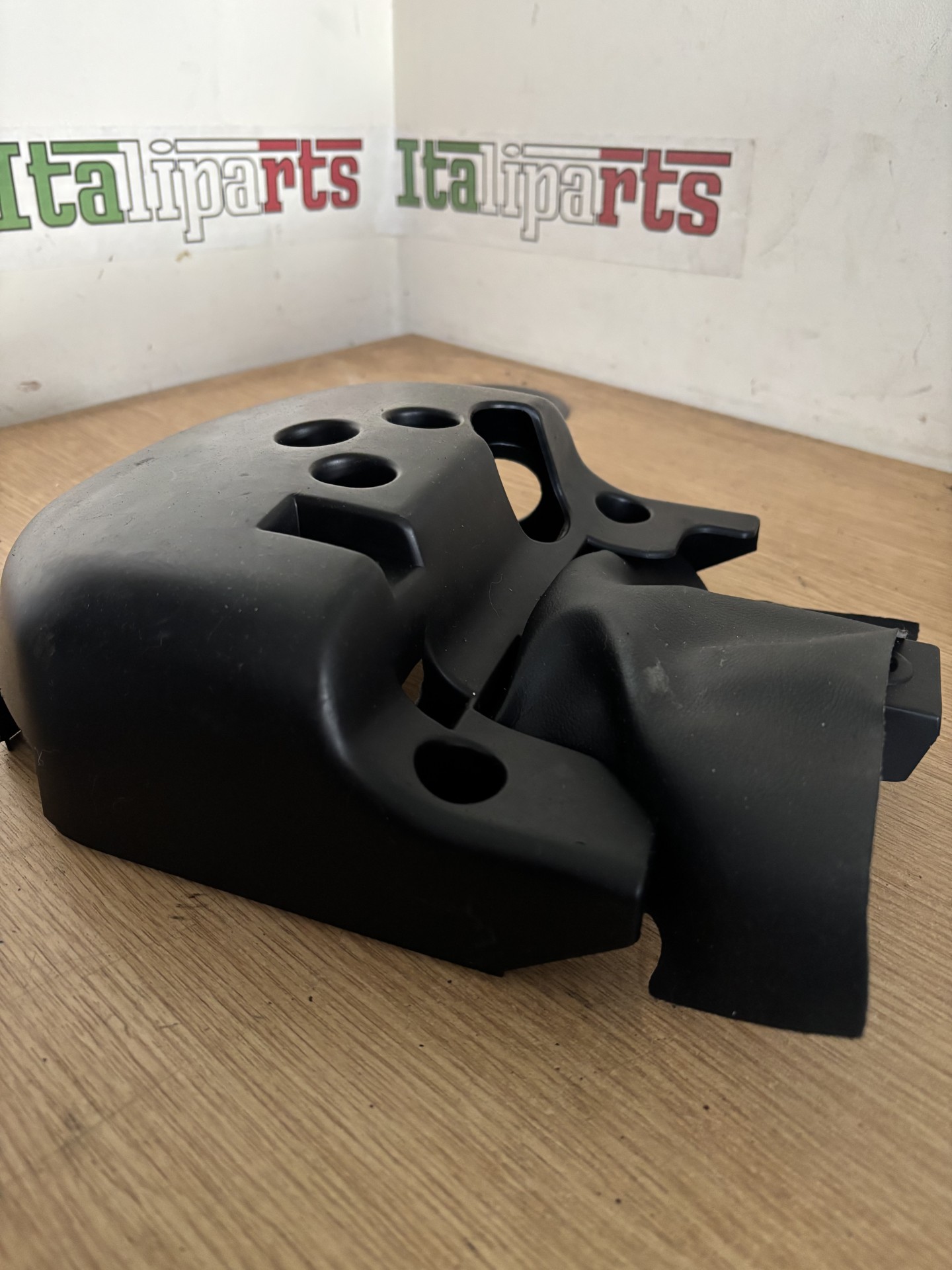 Steering column shroud - 60612914 - Alfa Romeo 166 **used part**