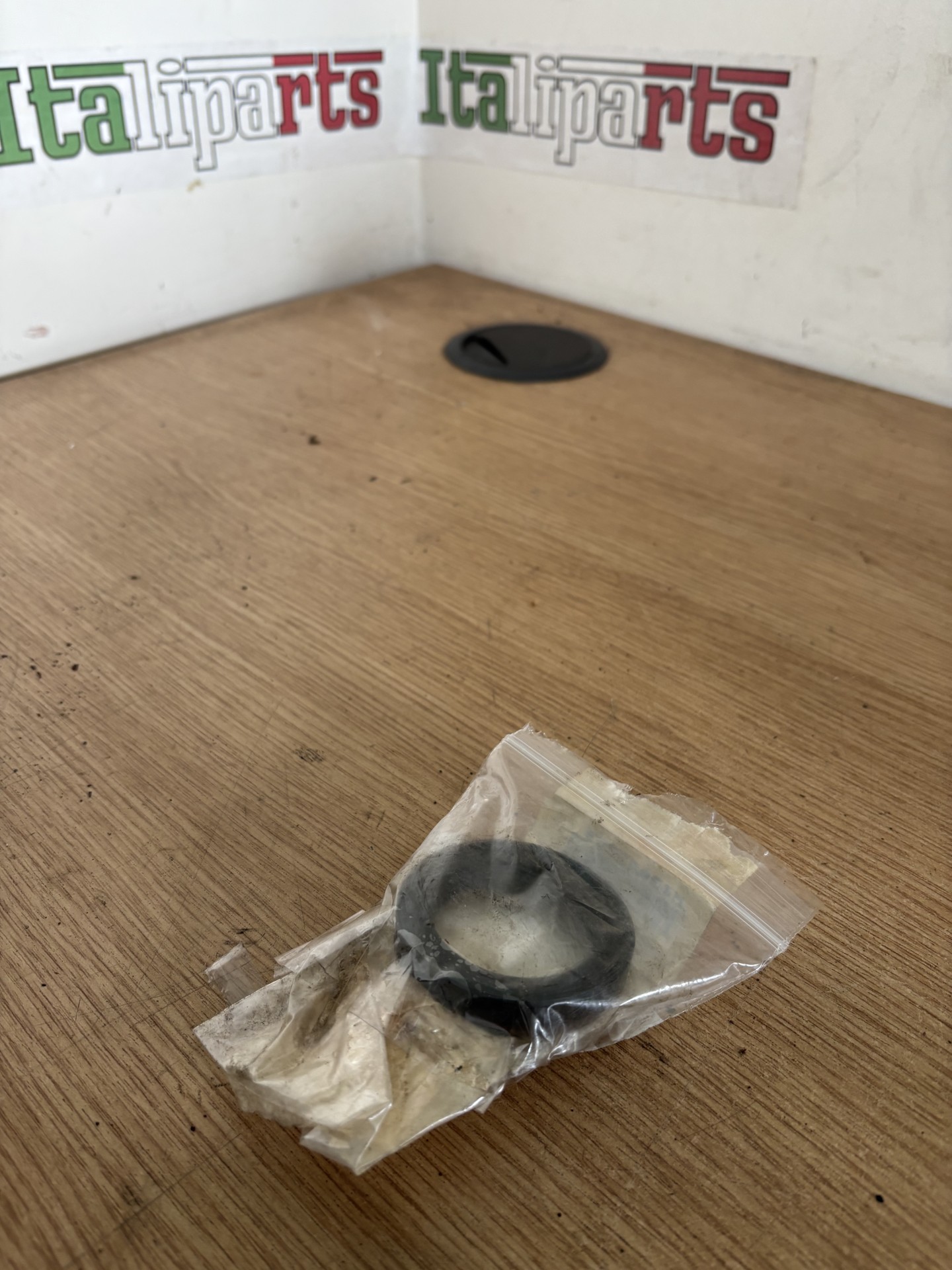 Diff oil seal - F1805715 - Ford