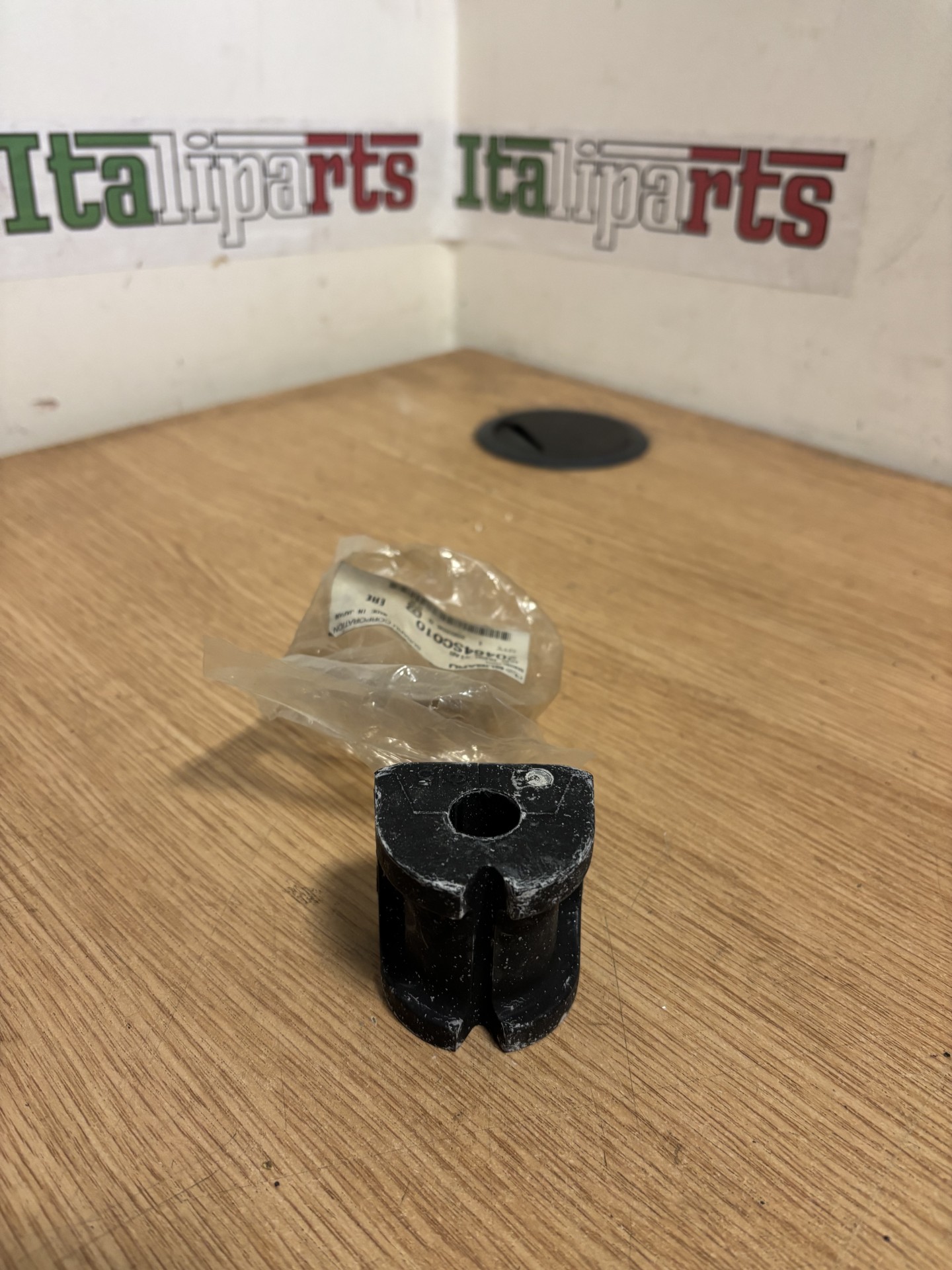 Anti roll bar bush - 20464SC010 - Subaru