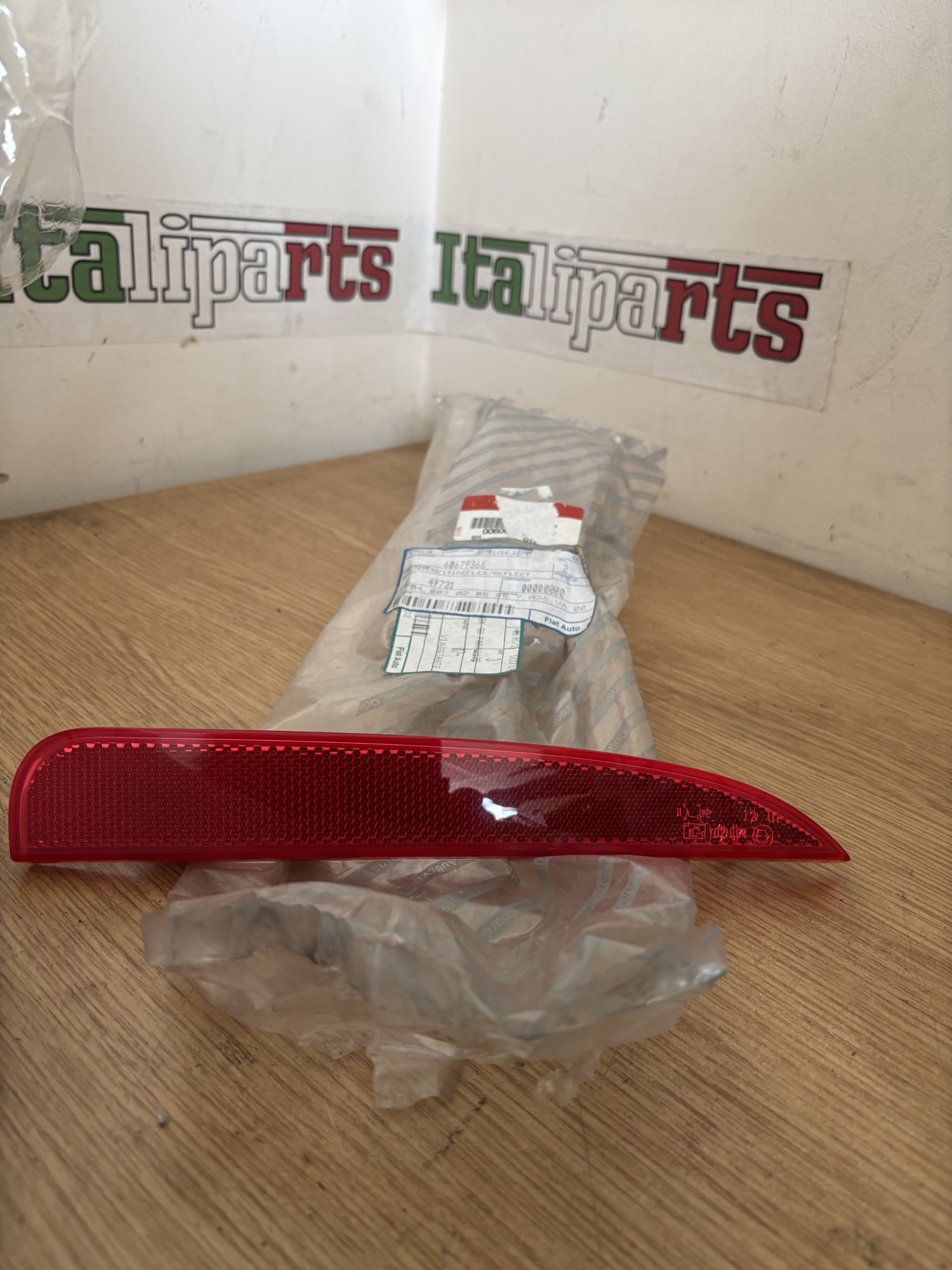 Reflector for rear bumper right - 60679366 - Alfa Romeo 147 GTA
